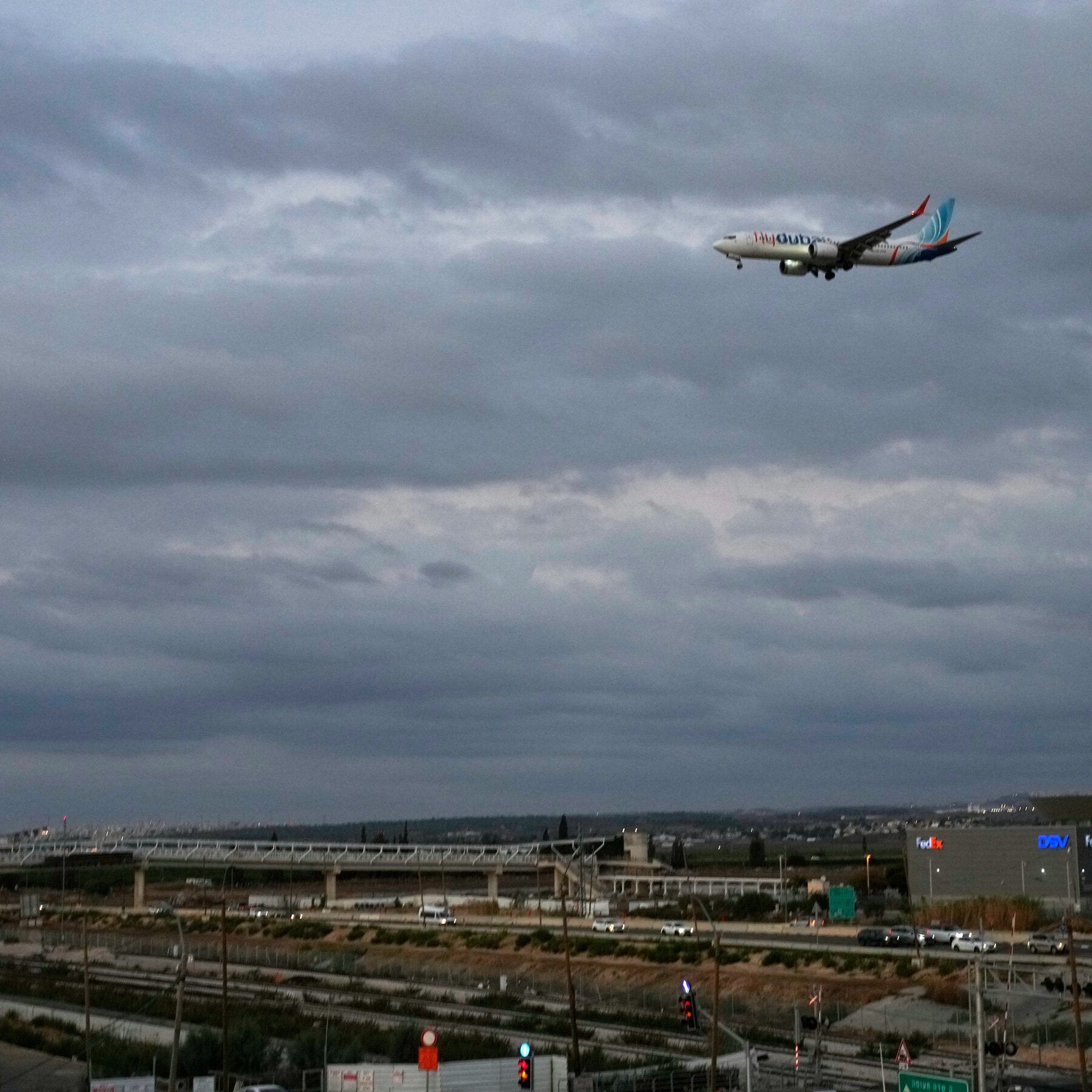 Momen Kritis: Penumpang Israel Selamatkan Nyawa Setelah Pemandu Terbang Flydubai Ditikam