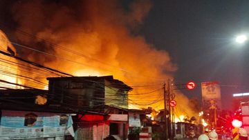 Kebakaran Dekat Stasiun Kebayoran Lama: 60 KK Terdampak