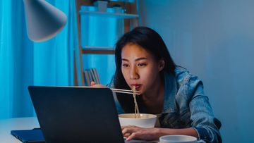 Lapar Pukul 02.00? Ini Cara Bedakan Lapar Asli vs Hanya Pengen Makan