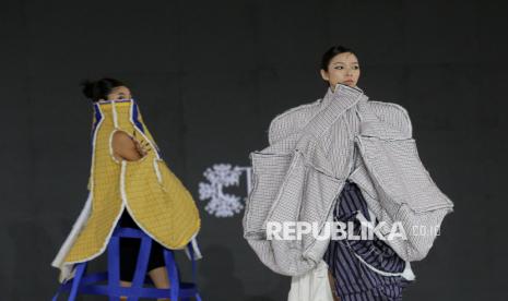 LUNGSARA Tampil Megah: Cita Tenun Indonesia Hiasi Fashion Nation 2026