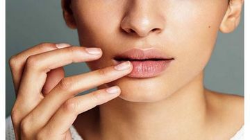 Paradoks Kosmetik: 3 Fakta Ilmiah Kenapa Lipstik Bikin Bibir Pecah