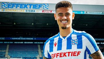 Mees Hilgers di Pinggir Lapangan: Strategi PSV atau Krisis Heerenveen?
