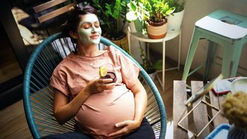 5 Cara Ampuh Atasi Cemas Selama Kehamilan, Mom
