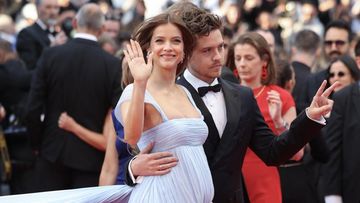 Barbara Palvin dan Dylan Sprouse Resmi Sambut Kelahiran Anak Pertama