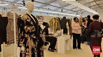 Di Balik Tekstil Nusantara di Paris: Strategi Soft Power Indonesia
