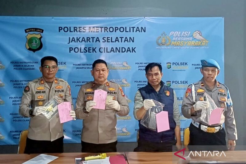 Di Balik Tangan Pisau: Bagaimana Aplikasi Pesan Menjadi Jembatan Keadilan dan Kejahatan di Jakarta Selatan