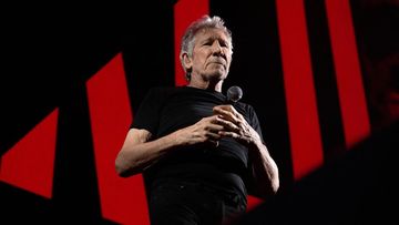 Waters vs Hetfield: Mengapa Diam di Era Krisis Kini Jadi Dosa Berat?