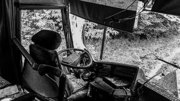 Truk Kontainer Seruduk Pohon di Cempaka Putih Jakpus, Lalin Tersendat